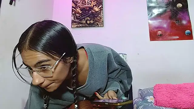 Leslly  online show from March 22, 9:26 am