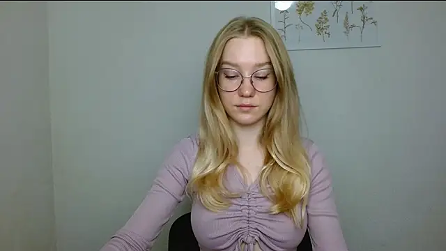 Snapshot of cindi_hot chatting on September 27, 10:44 am cindi hot online show from September 27, 10:44 am