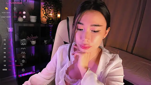 Snapshot of sensualily chatting on October 4, 4:11 pm sensualily online show from October 4, 4:11 pm