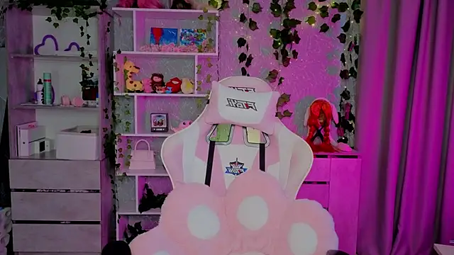 luna cross online show from April 11, 6:30 am