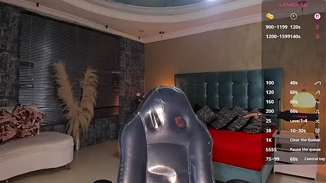 MelanieRioss online show from November 23, 1:35 pm