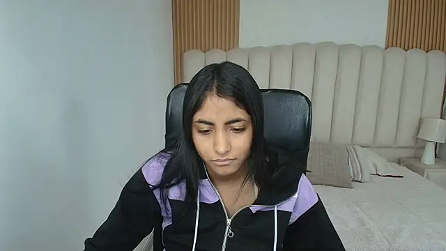 shaneelle online show from April 15, 3:18 am