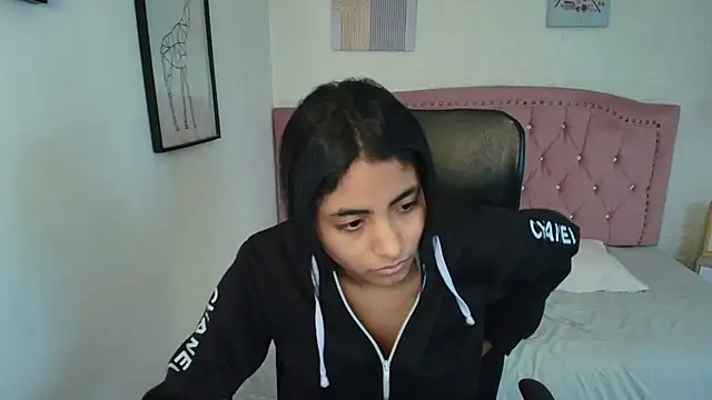 shaneelle online show from December 18, 3:55 am