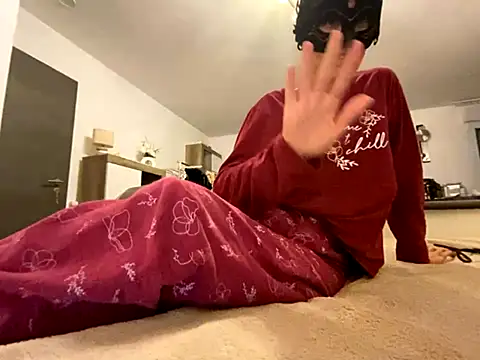 Marilou1983 online show from September 22, 8:40 pm