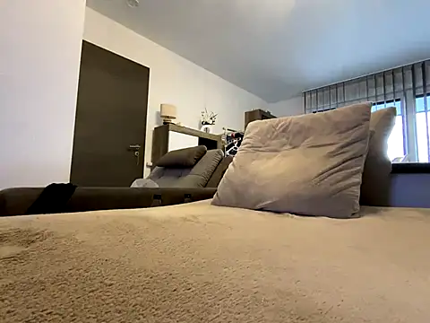 Marilou1983 online show from October 2, 7:35 am