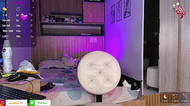 alessandroo013 online show from April 9, 8:58 pm