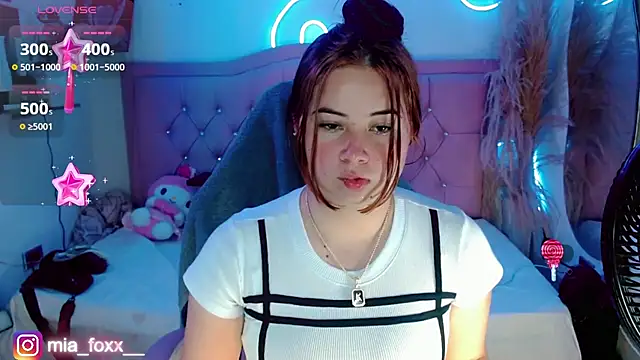 Mia foxx  online show from October 23, 9:10 pm