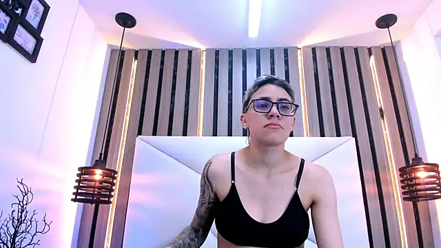 Cutie Shy  online show from January 6, 7:17 pm