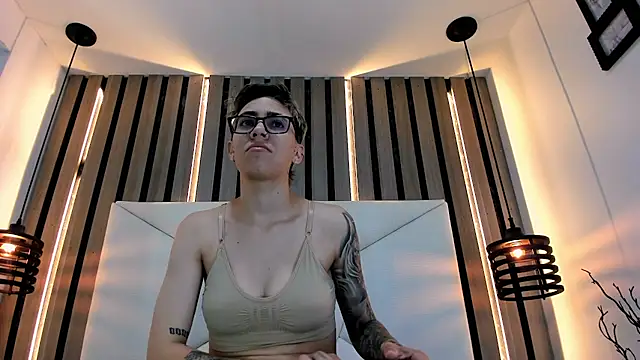 Cutie Shy  online show from February 2, 5:34 pm