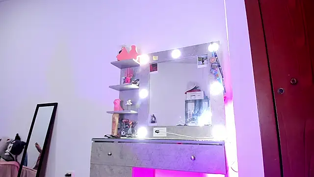 YouliteSllut2 online show from December 16, 10:48 pm