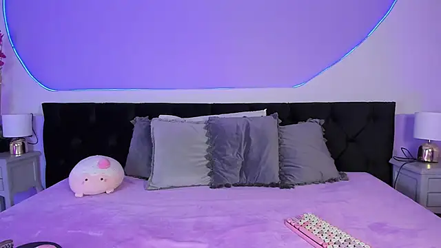 Julieta Cortes   online show from September 29, 7:41 pm