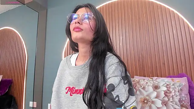 NayeCloud online show from October 14, 9:23 am