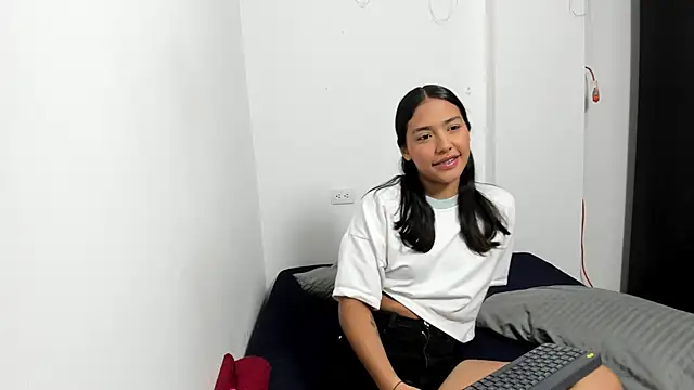 monse 02 online show from May 30, 3:42 pm