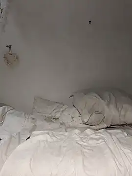 gymyagirlll online show from November 3, 5:28 pm