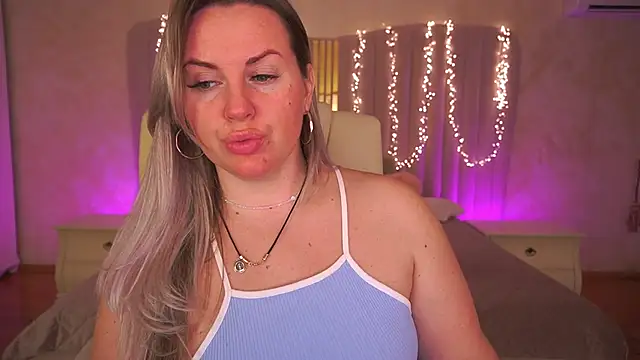 KiraCandyS online show from March 19, 9:30 pm