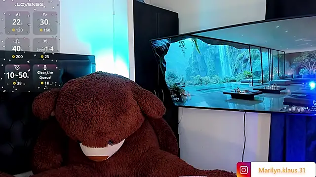 Maryonthemoon online show from October 22, 6:40 am