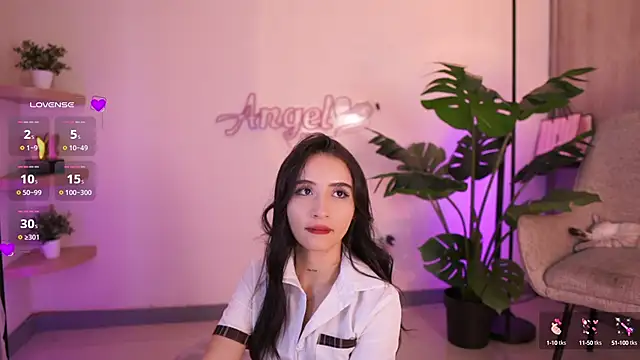Snapshot of Angeeel_ chatting on September 18, 2:54 am Angeeel online show from September 18, 2:54 am