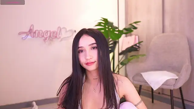 Snapshot of Angeeel_ chatting on September 19, 5:23 pm Angeeel online show from September 19, 5:23 pm