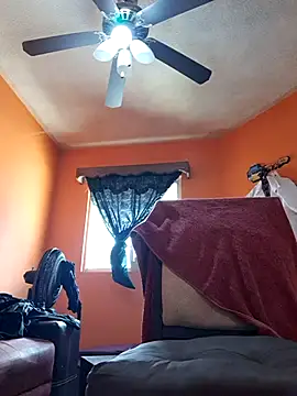 miicheele32 online show from September 11, 6:30 pm