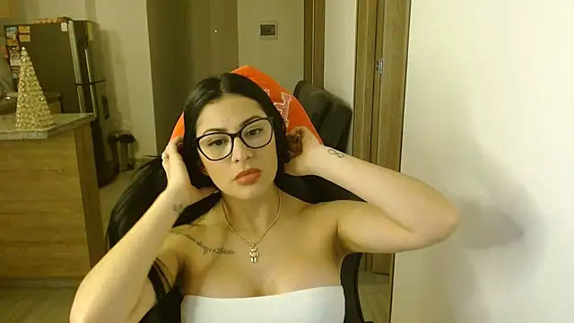 Charlotte cute18 online show from December 16, 3:12 am