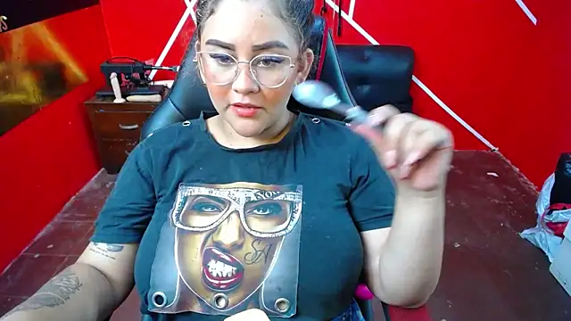 loly bigbooty4u online show from December 14, 8:25 pm