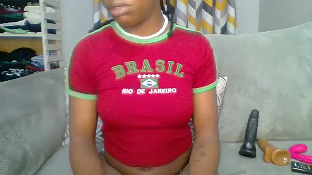 Snapshot of Petite_254 chatting on October 20, 10:46 pm Petite 254 online show from October 20, 10:46 pm