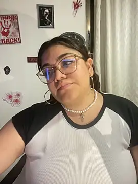 Snapshot of KathyGonzalez chatting on October 7, 12:26 am KathyGonzalez online show from October 7, 12:26 am