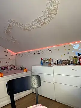 SelenaBee online show from September 19, 7:18 am