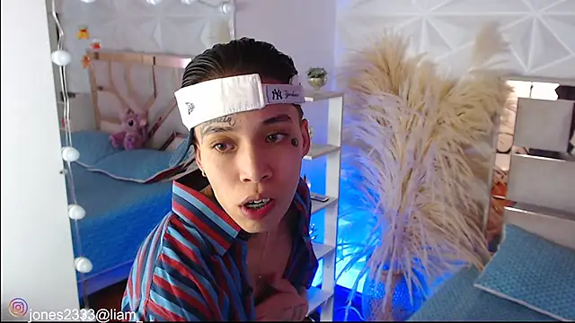 Jonesliam23 online show from November 22, 7:38 pm