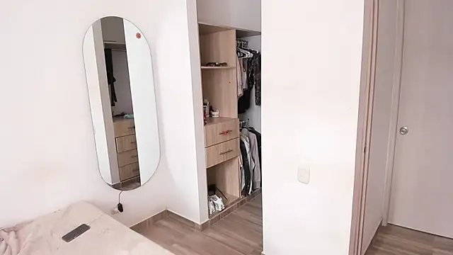 rose scottt online show from March 25, 5:05 pm