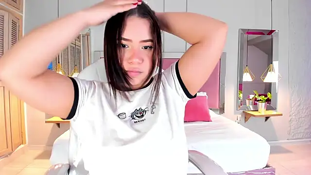 HannaKarson online show from October 4, 11:38 am