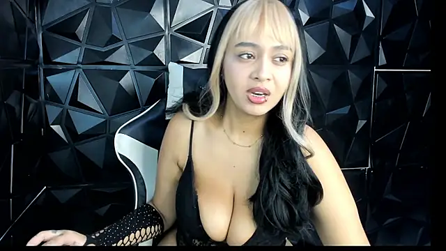 HelueHorny13 online show from October 5, 4:17 am