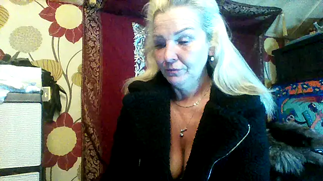 CassandraSandra44 online show from February 11, 4:08 pm