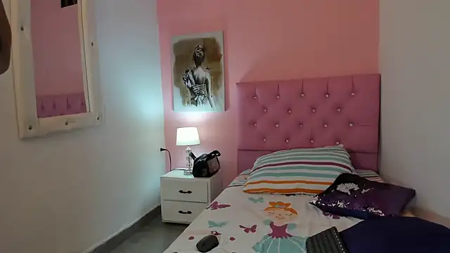 vanesasexyhot21 online show from March 18, 6:07 am