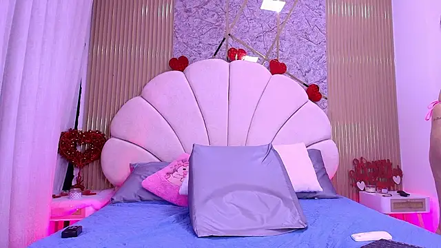 aisha sh online show from February 12, 11:56 am