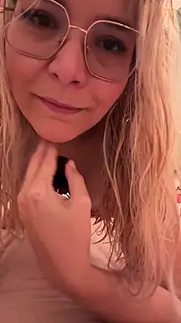 EmyLana online show from December 14, 8:20 am