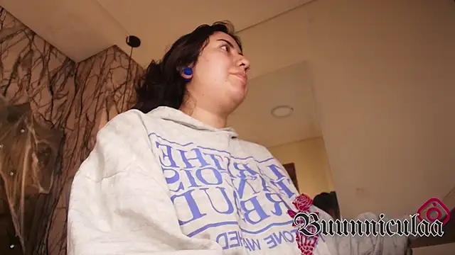 larissa01  online show from October 14, 3:09 am