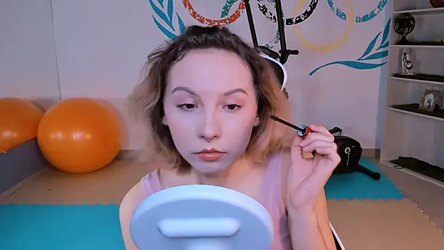 Snapshot of JasmineMilko chatting on October 13, 5:10 am JasmineMilko online show from October 13, 5:10 am