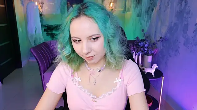 Snapshot of JasmineMilko chatting on December 2, 7:10 am JasmineMilko online show from December 2, 7:10 am