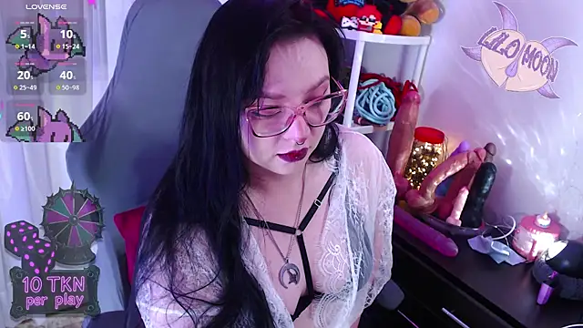 LiloMoon69 online show from November 11, 1:41 pm