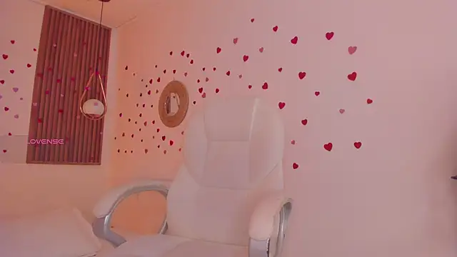 TiffanyWright online show from March 1, 1:55 pm