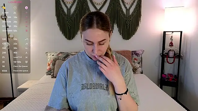 AliceMYs online show from March 31, 10:37 am