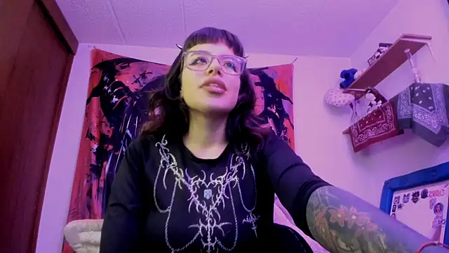 Lucyfx666 online show from June 25, 6:40 am