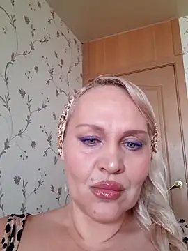 IsabellaBoni online show from April 6, 6:36 am