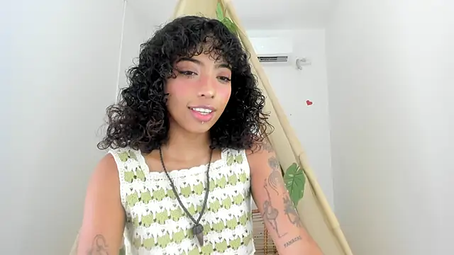 Ariella Ruiz online show from December 2, 12:07 pm