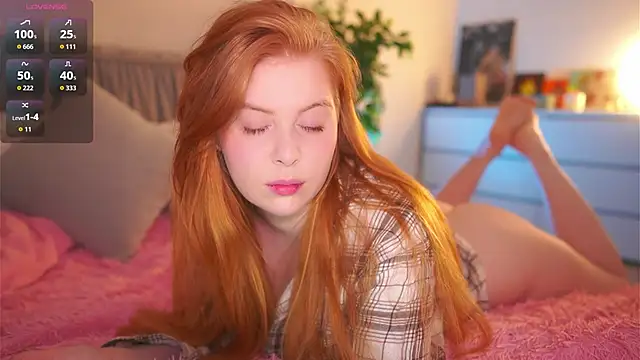 RedHotVixen0 online show from March 2, 11:54 pm