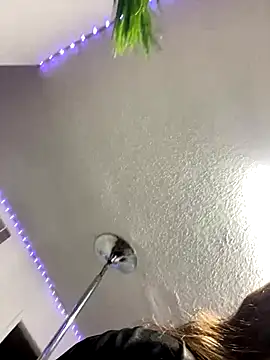 LillShayy online show from December 16, 1:17 pm