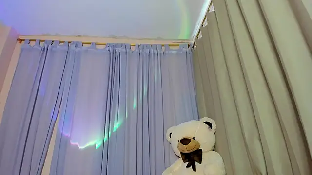  maiahairy  online show from February 3, 7:40 pm