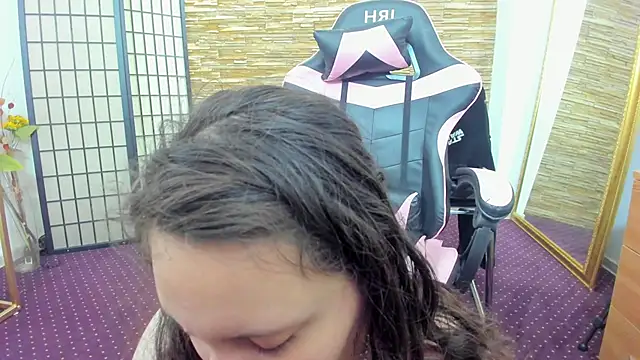 AishaRouhi online show from December 5, 6:46 am