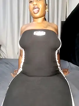 Hugemassivebootie online show from April 8, 7:27 pm